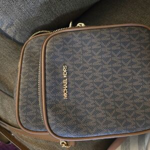 Like New Michael Kors Brown Jet Set Travel Medium Logo Crossbody Bag